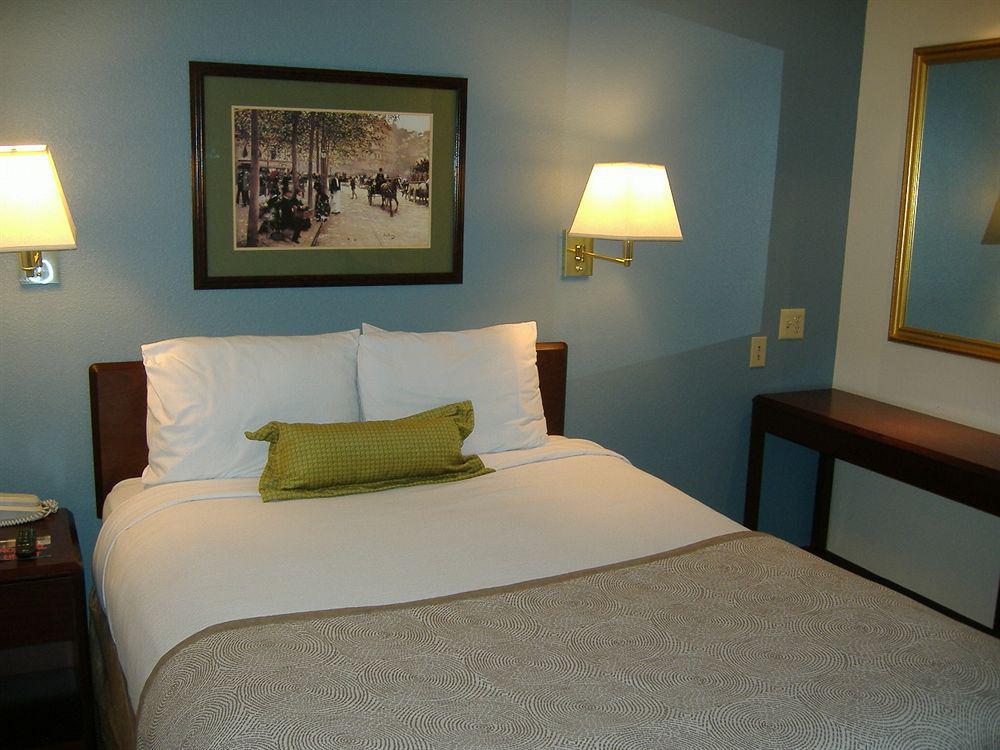 Candlewood Suites Washington-Fairfax By Ihg Zewnętrze zdjęcie
